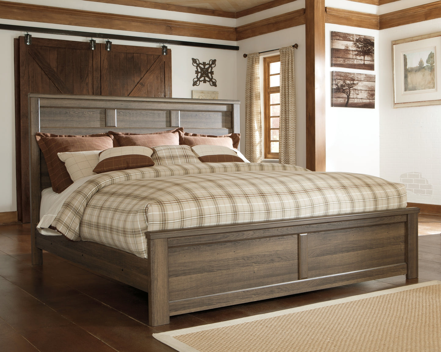 Juararo California King Panel Bed with Mirrored Dresser and 2 Nightstands